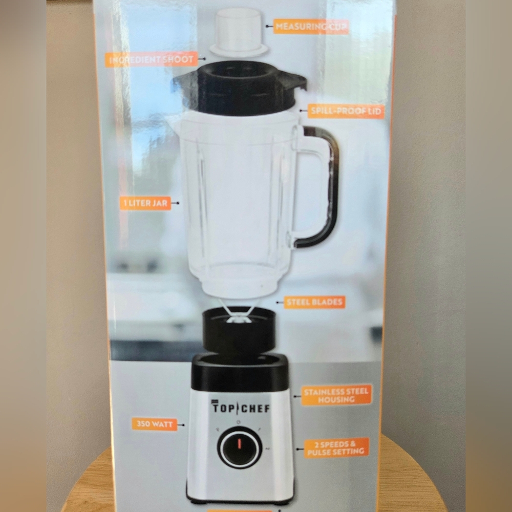 Top Chef Blender with Measuring Cup Lid - Picture 3 of 4